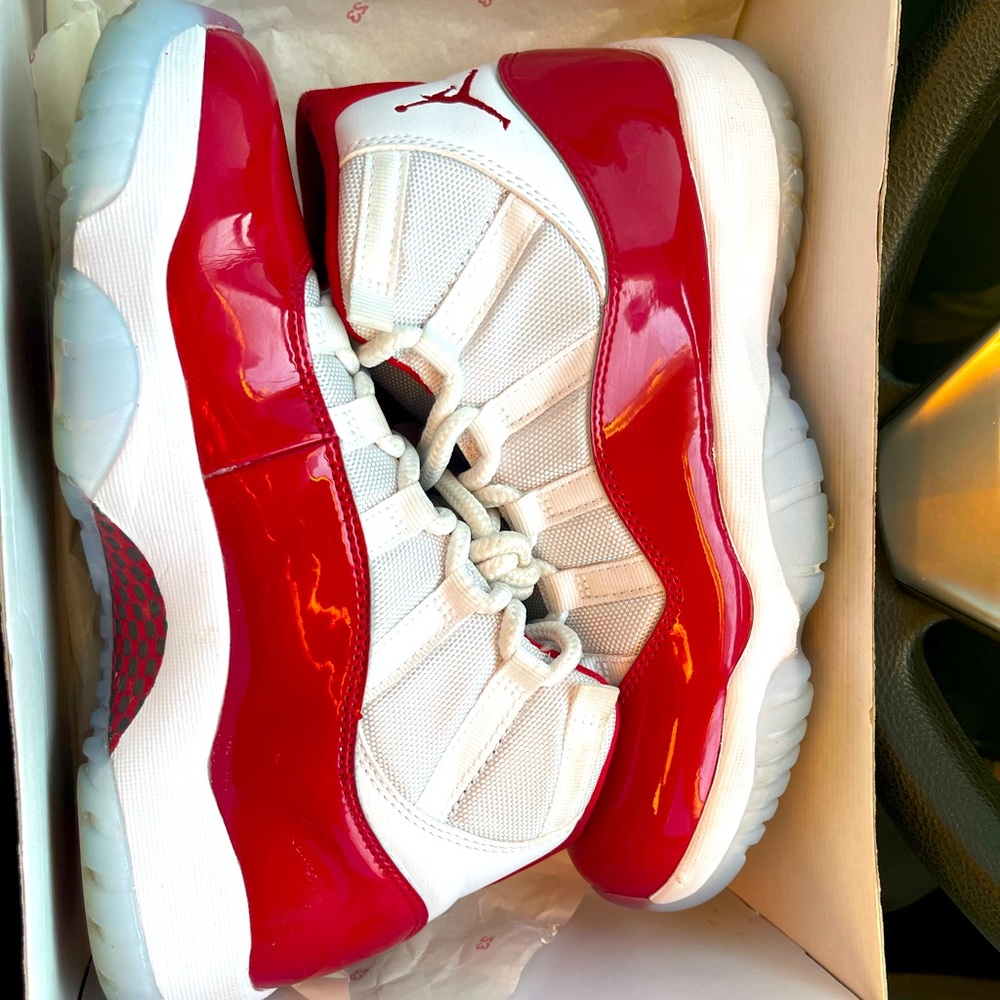Jordan 11 Cherry Sz8.5 - Picture 1 of 1